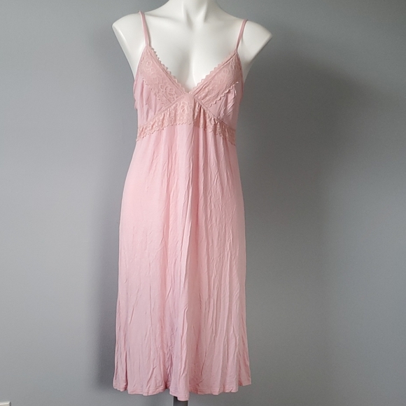 Sumptuously Soft Chemise - Picture 1 of 6